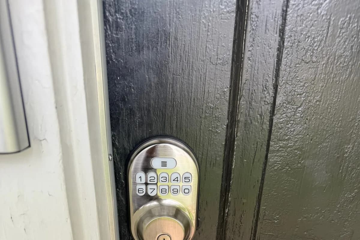 Installed smart keypad door lock